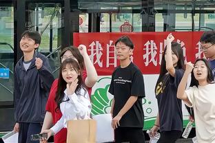 中国女超开幕表演：小朋友集体随音乐秀控球&原地单车